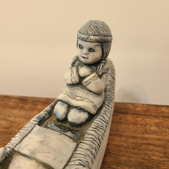 Vintage Handmade Volcanic Ash Native American Canoe Sculpture. - Picture 9 of 12